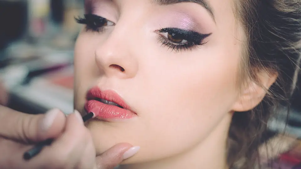Maquillaje de ojos en tonos rosados