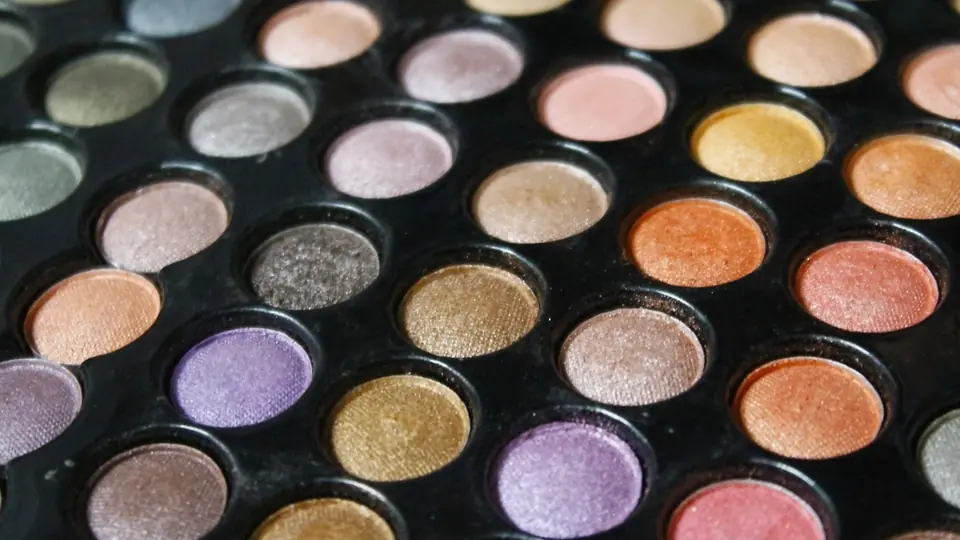 Sombras de ojos redondas en tonos pastel